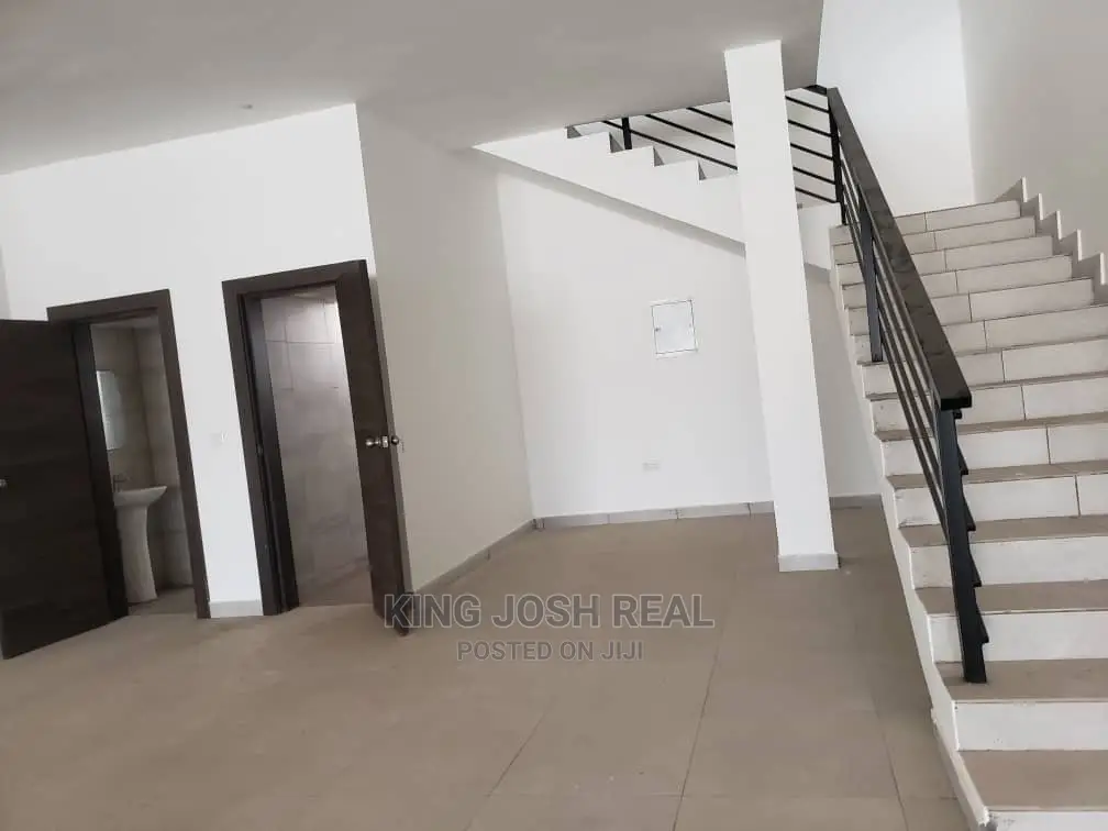 Spacious Showroom or Warehouse for Rent