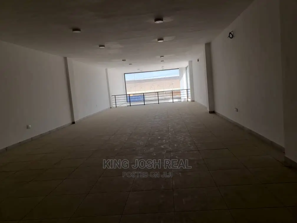 Spacious Showroom or Warehouse for Rent