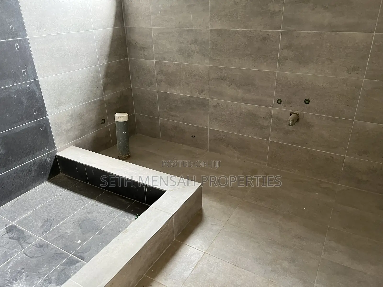 4bdrm House in Close to Mine Road 4 for Sale