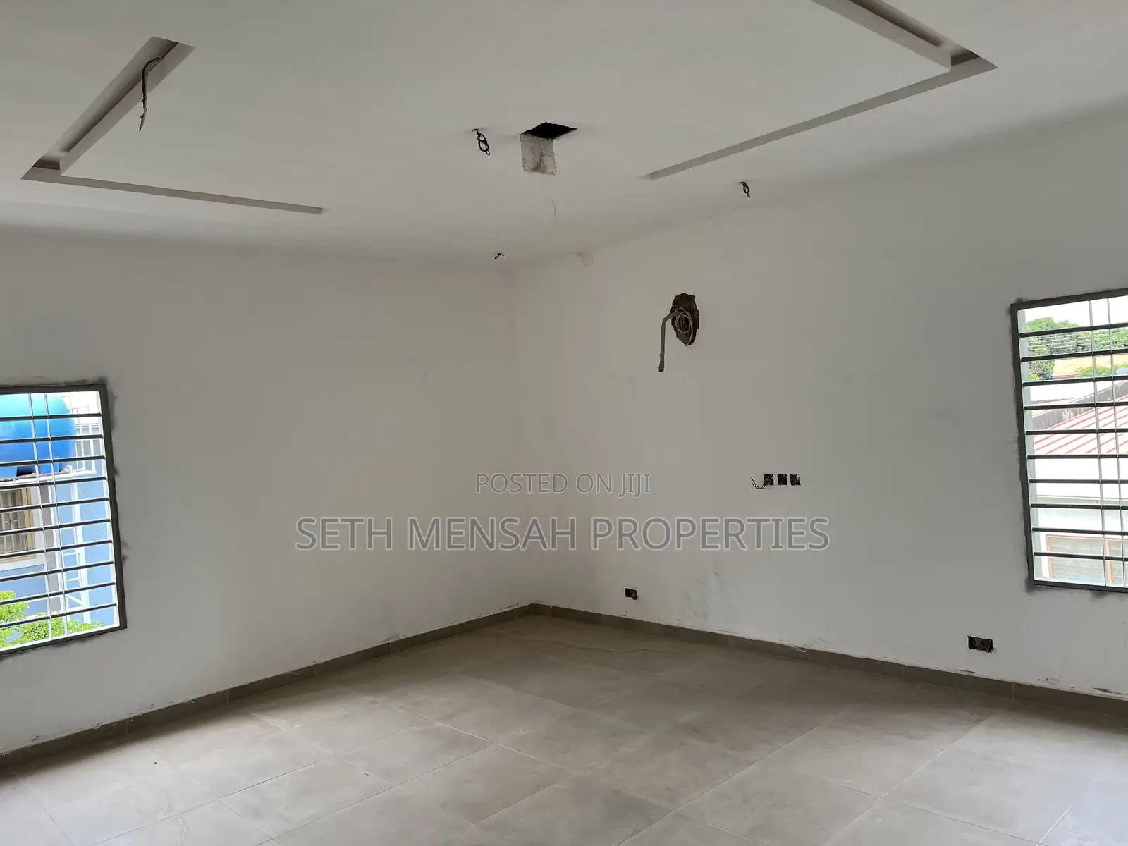 4bdrm House in Close to Mine Road 4 for Sale