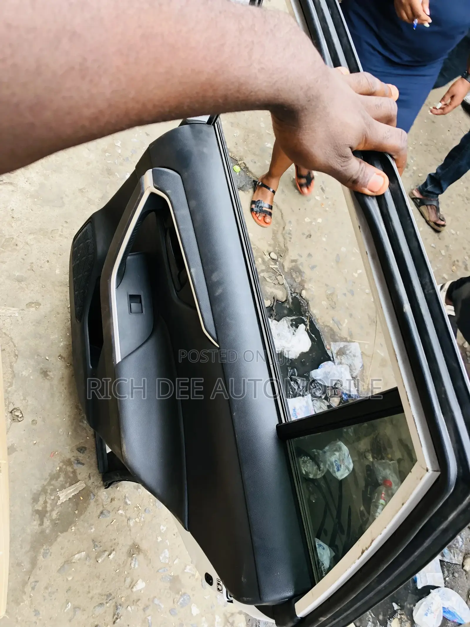 Rav 4 2020 Back Door Passenger Side Complete