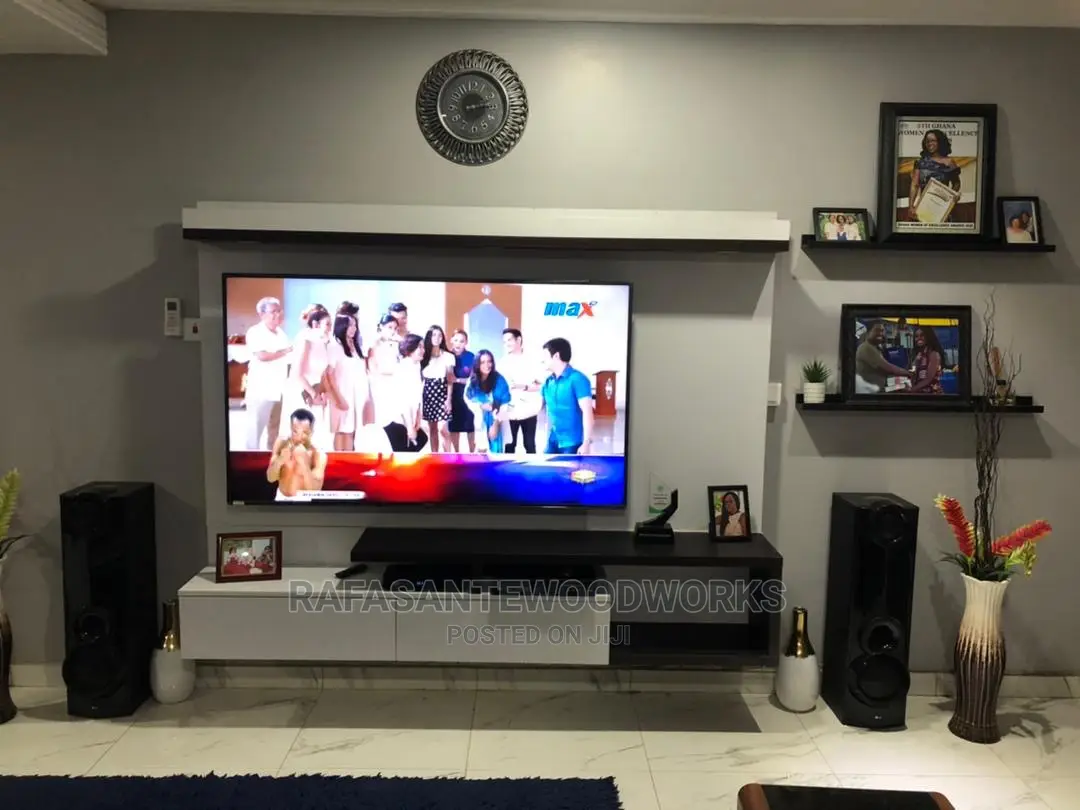 Raf TV Decor