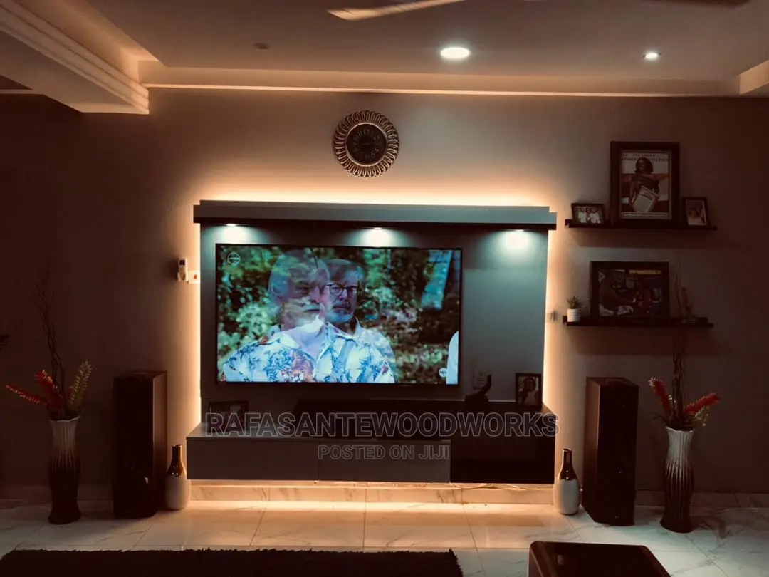 Raf TV Decor