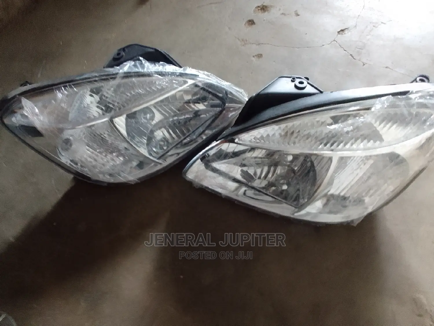 Kia Rio 5 Headlight Pair.