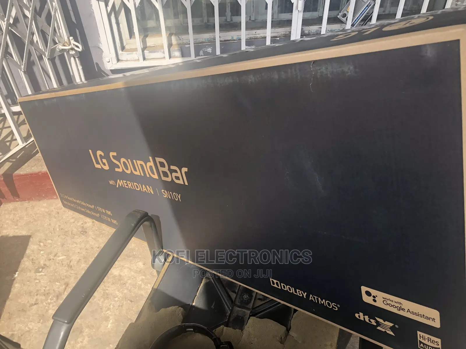 Dolby Atmos LG - 5.1.2-Channel 570W Soundbar System