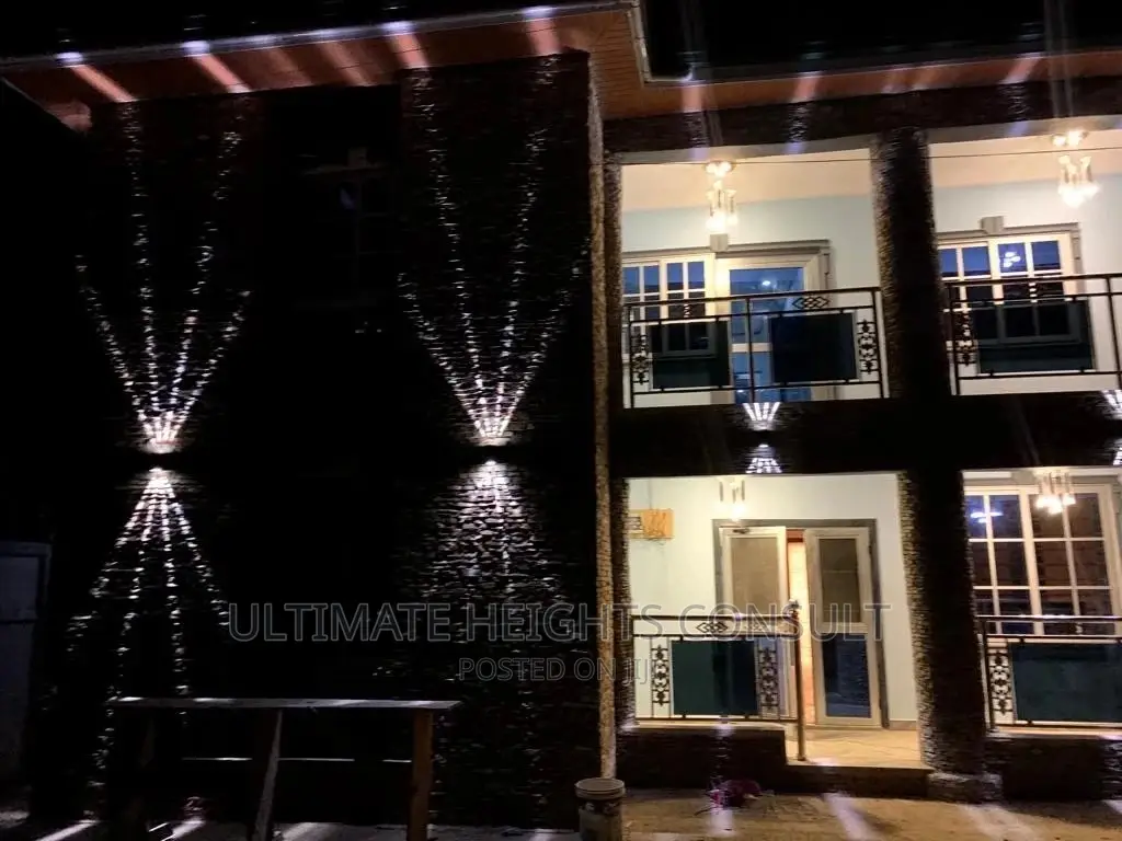 10bdrm Mansion in Anaji, Takoradi for Sale