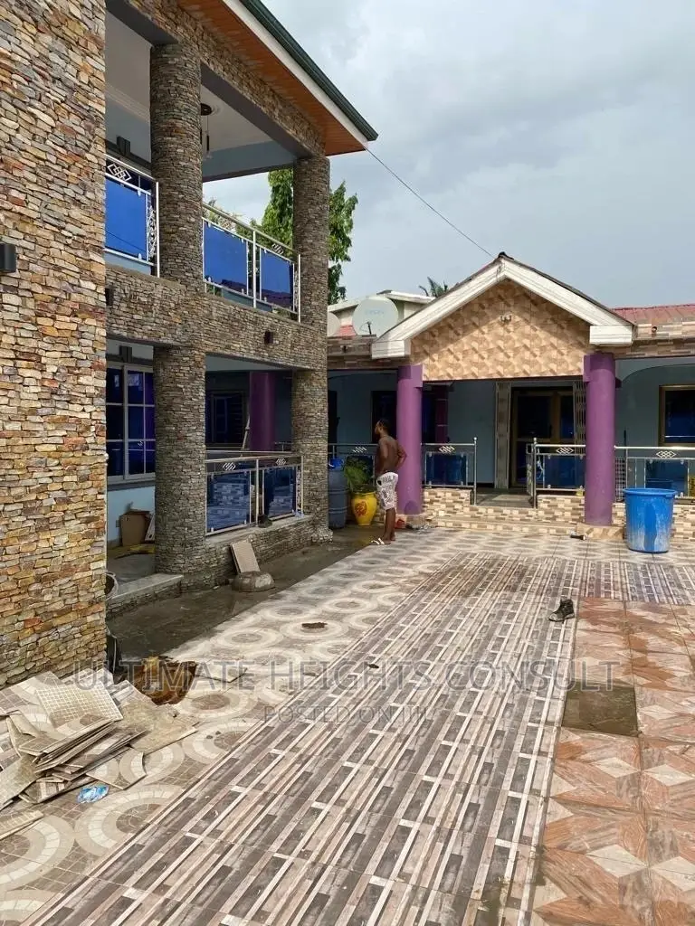 10bdrm Mansion in Anaji, Takoradi for Sale