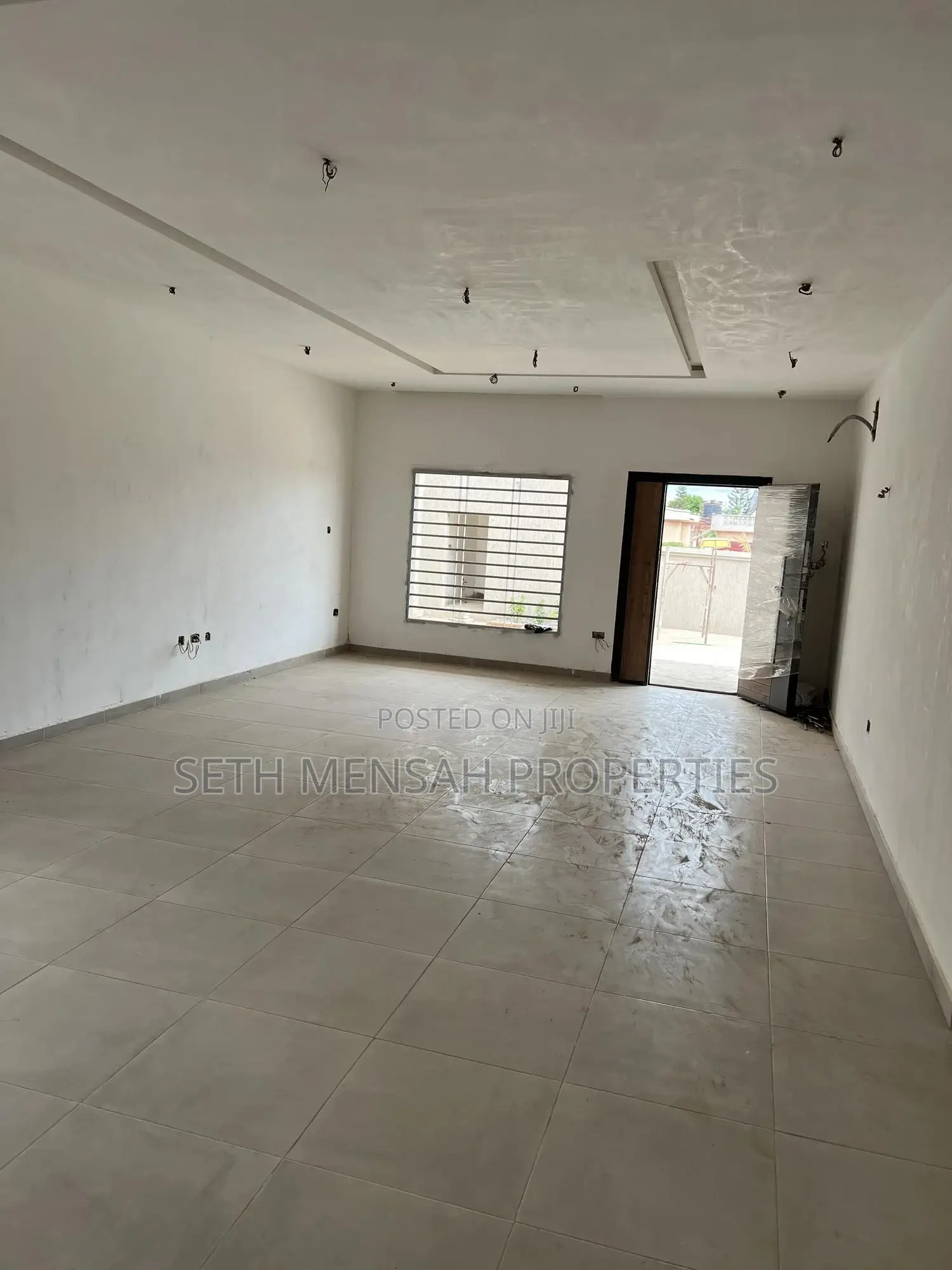 4bdrm House in Close to Mine Road 4 for Sale