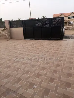2bdrm House in Kotobabi Area, Spintex for sale