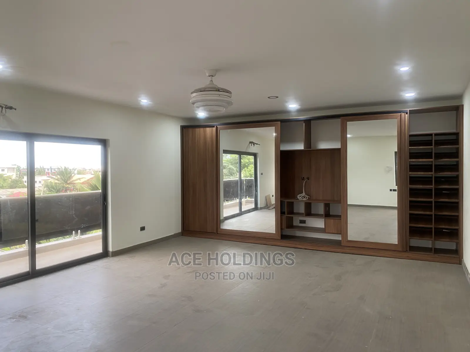 6bdrm Mansion in East Legon for sale