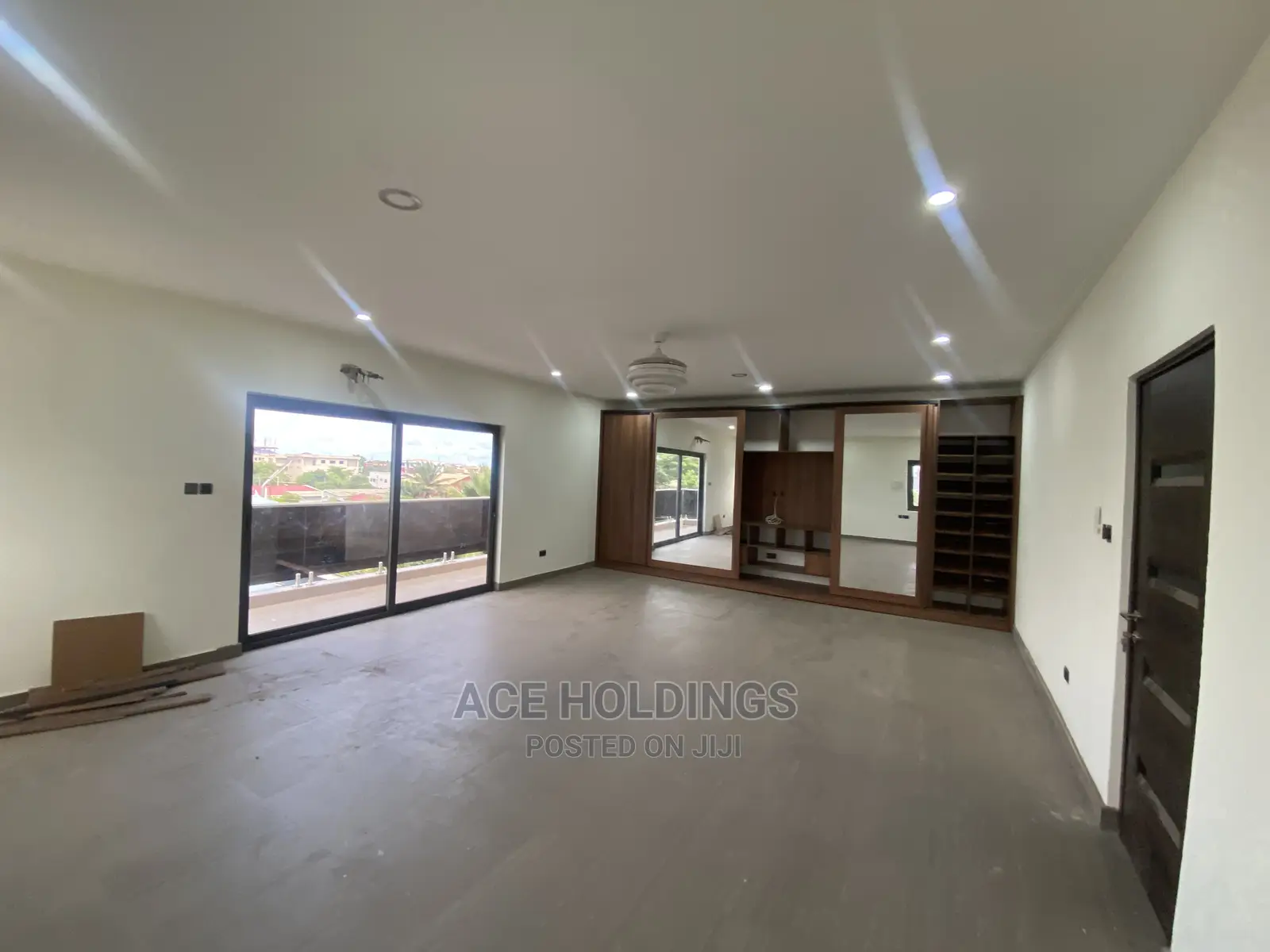 6bdrm Mansion in East Legon for sale