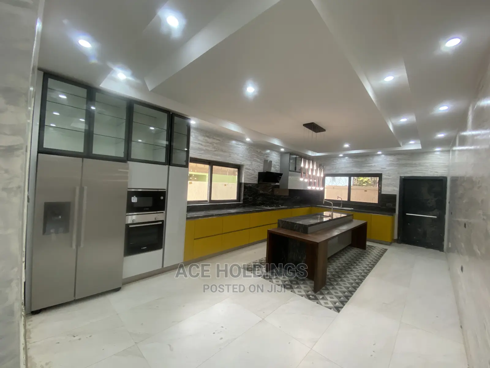 6bdrm Mansion in East Legon for sale