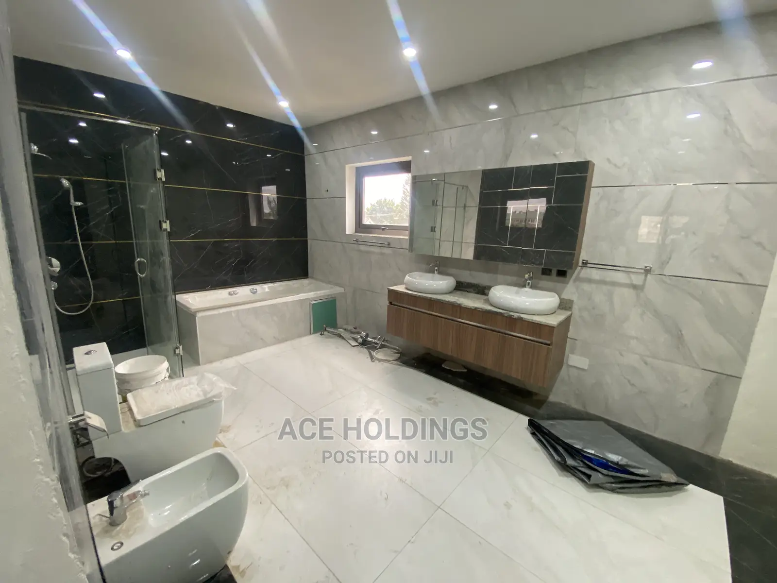 6bdrm Mansion in East Legon for sale