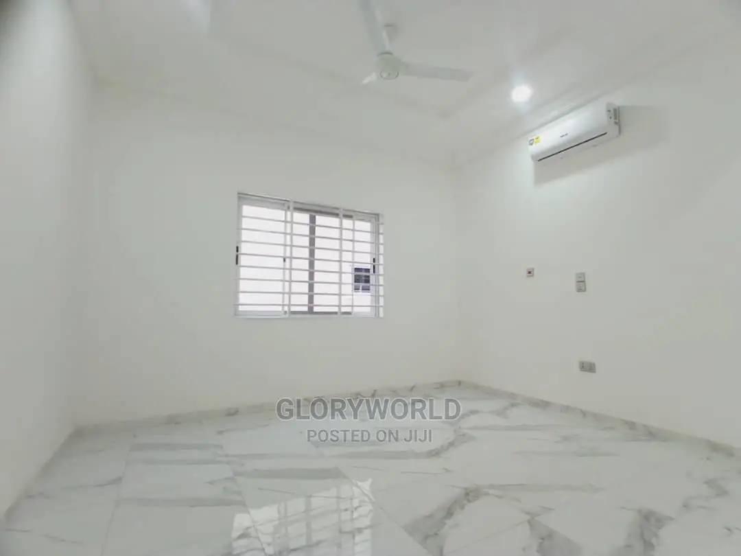 5bdrm House in Lake Side Estate for sale