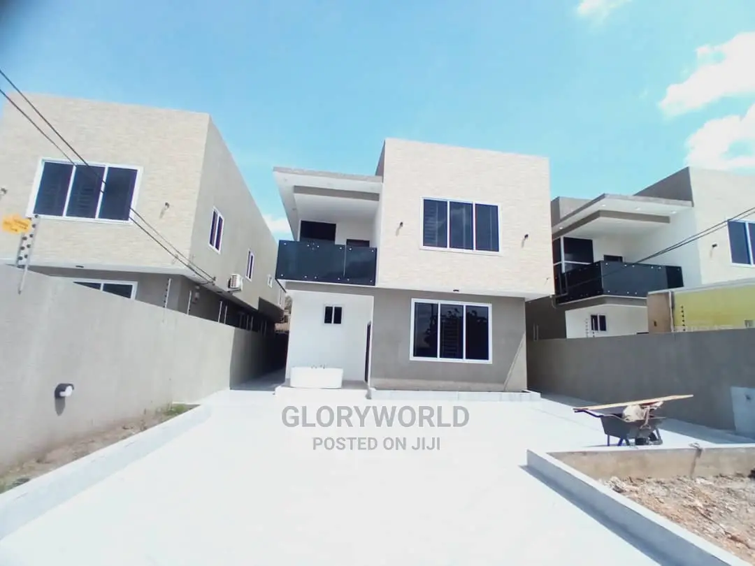 5bdrm House in Lake Side Estate for sale