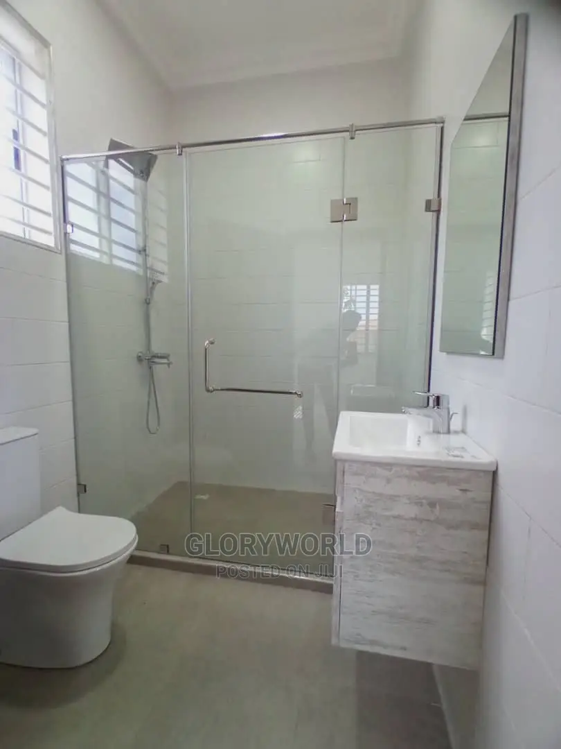 5bdrm House in Lake Side Estate for sale