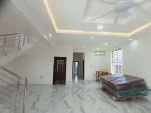 5bdrm House in Lake Side Estate for sale