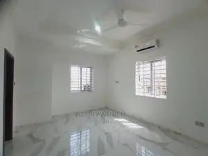 5bdrm House in Lake Side Estate for sale