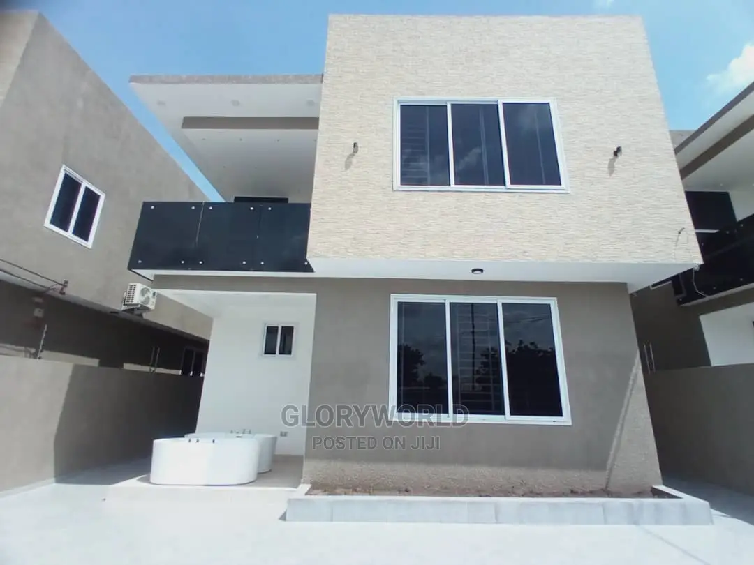 5bdrm House in Lake Side Estate for sale