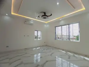 5bdrm House in Lake Side Estate for sale