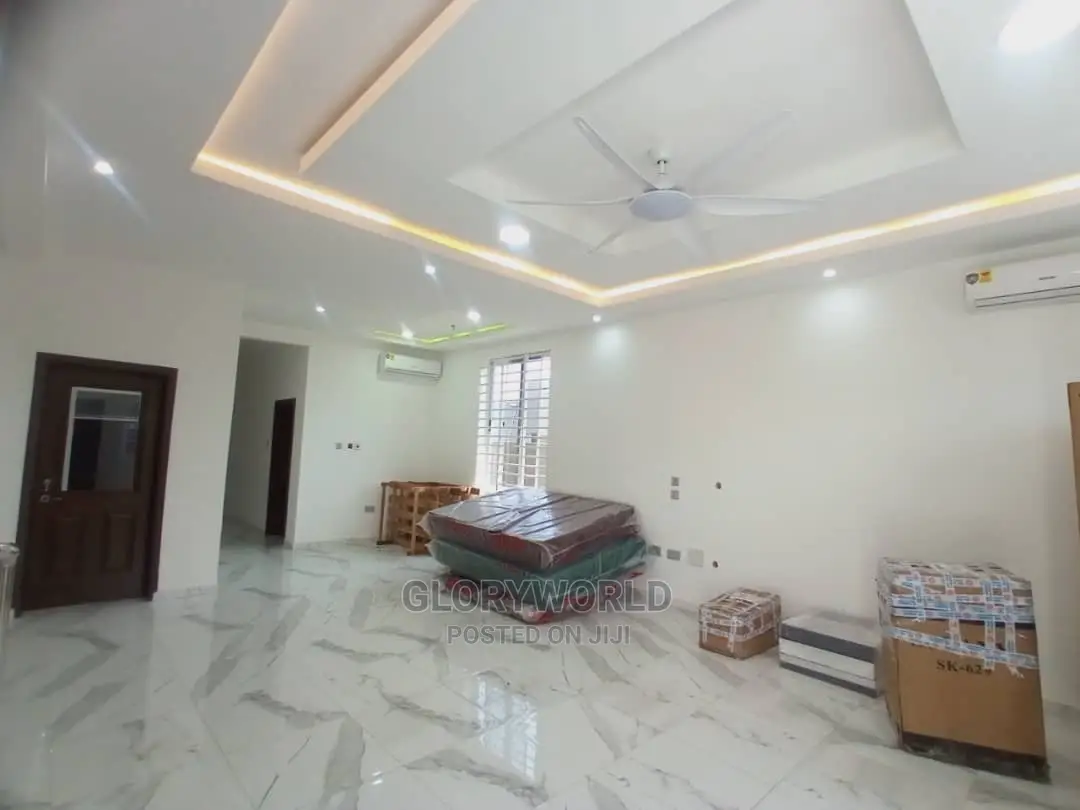 5bdrm House in Lake Side Estate for sale
