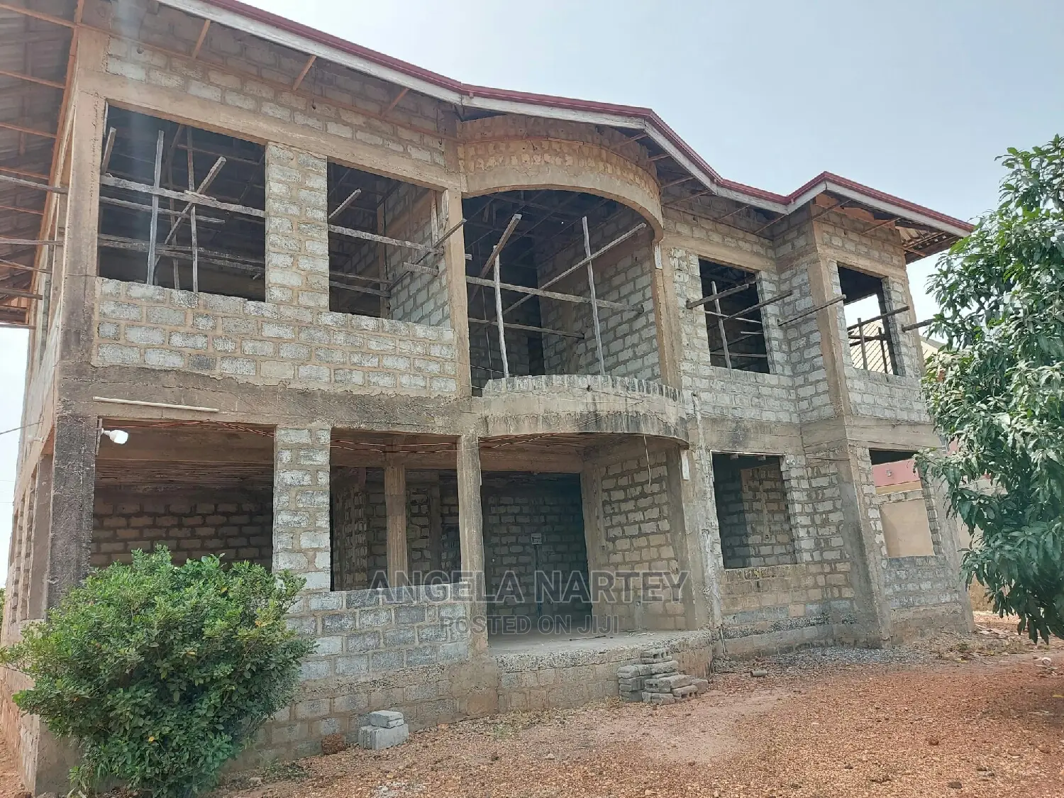 4bdrm House in Community 14- Emerfs, Tema Metropolitan for sale