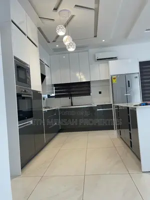 5bdrm House in 4 Bedroom House for for Sale