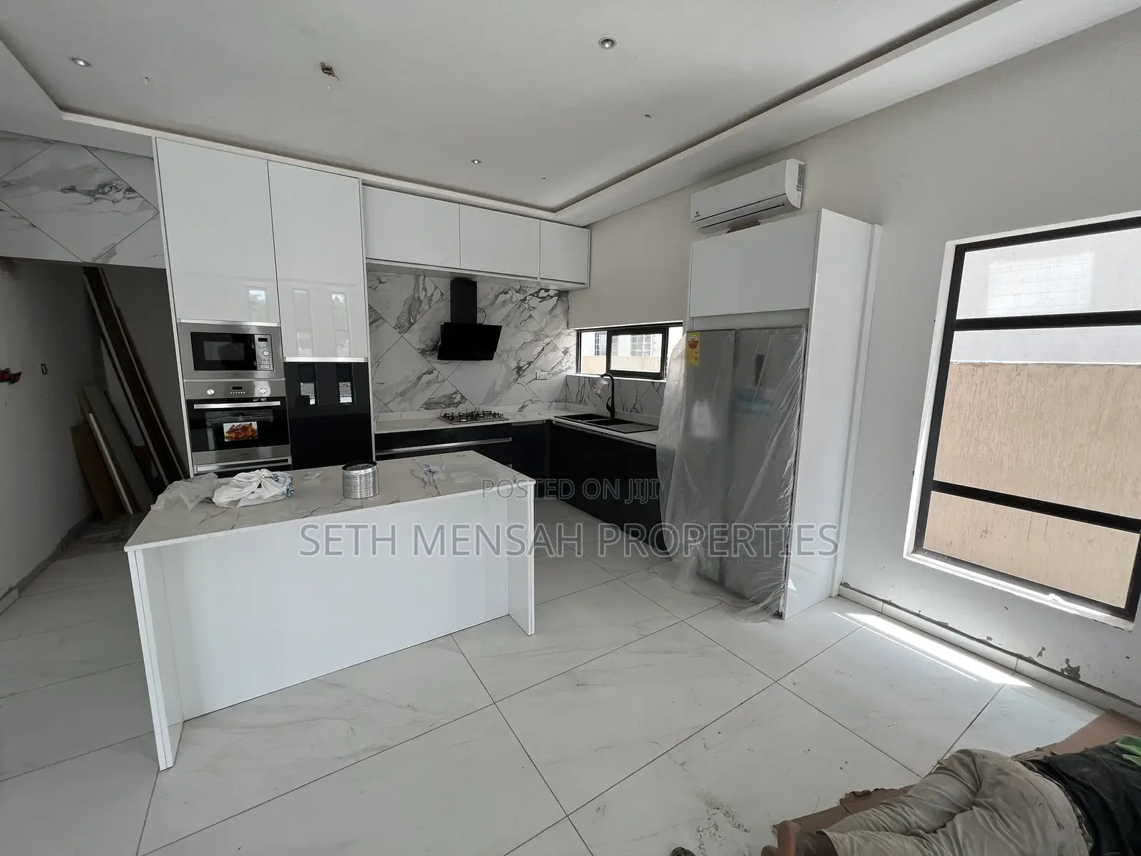 5bdrm House in 4 Bedroom House for for Sale