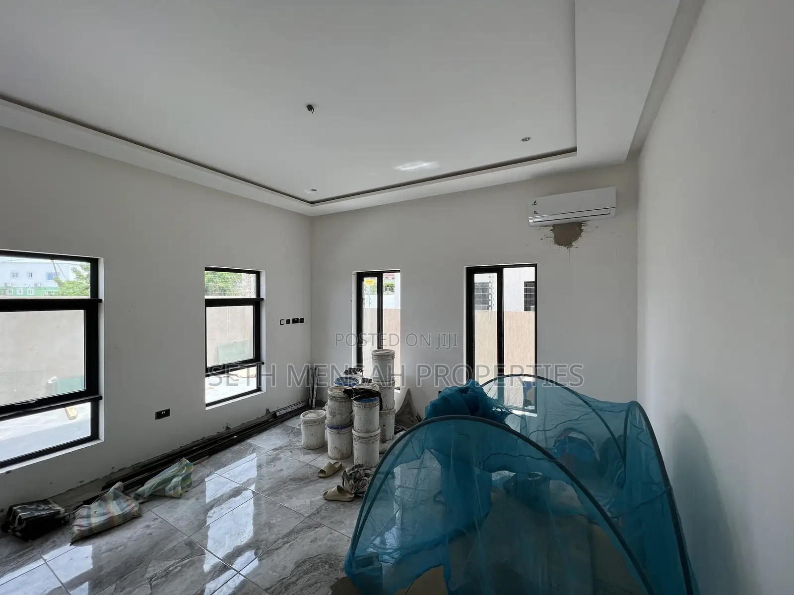 5bdrm House in 4 Bedroom House for for Sale