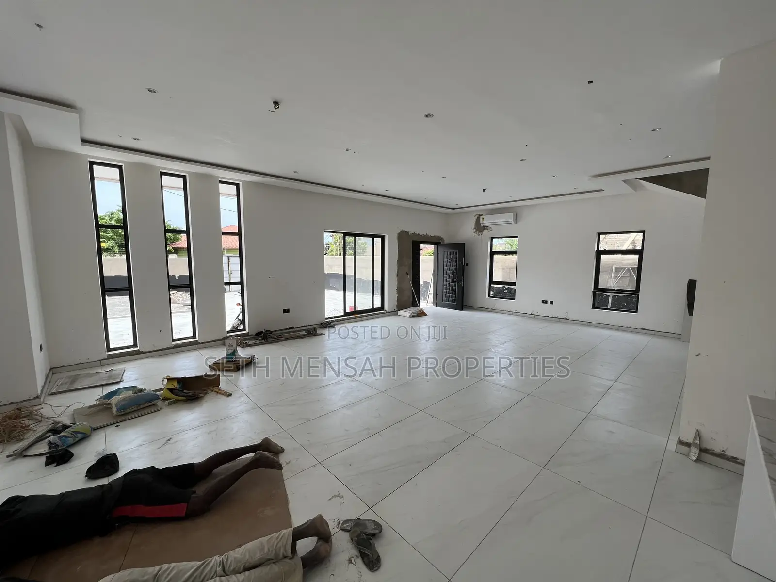 5bdrm House in 4 Bedroom House for for Sale