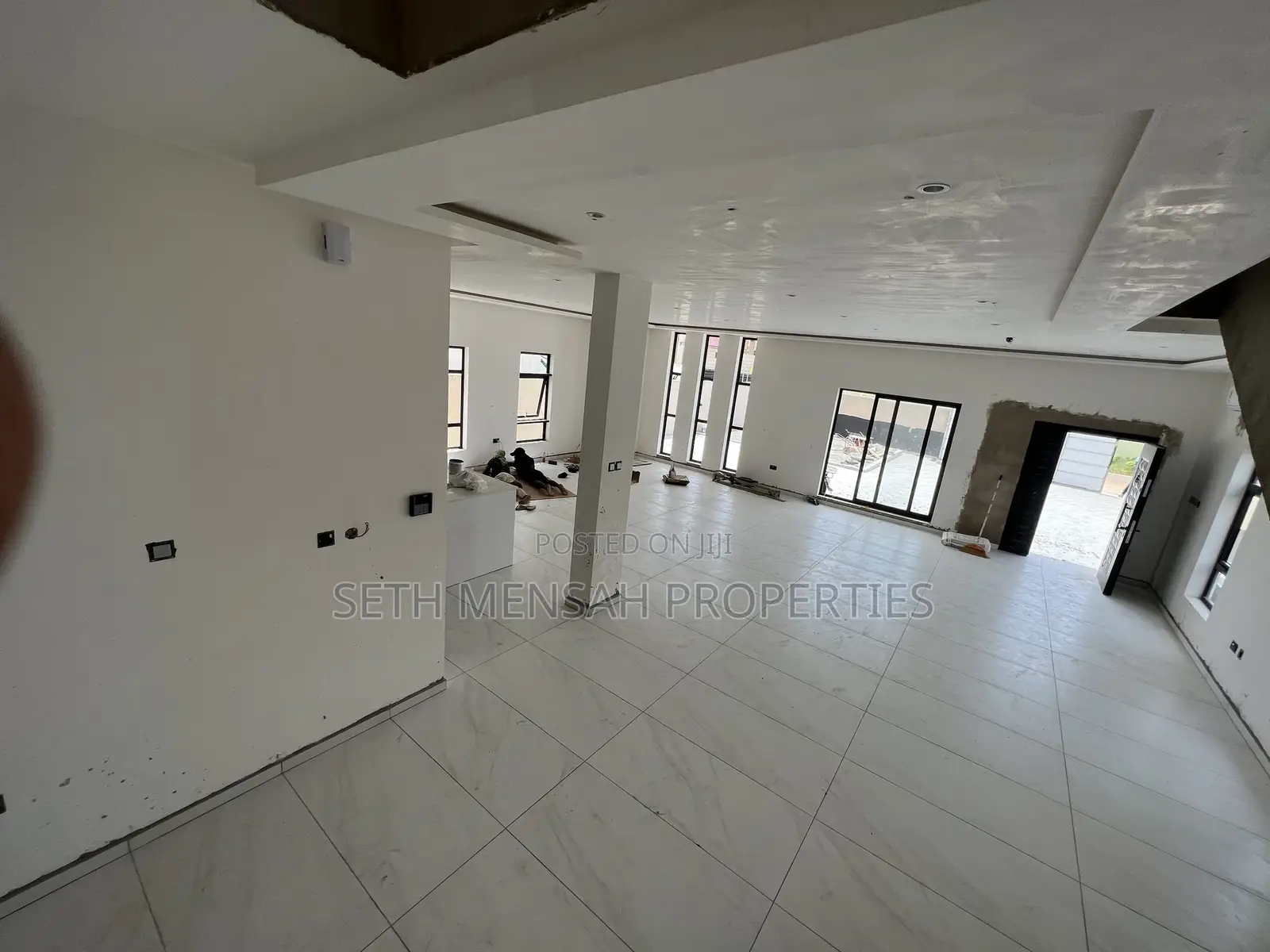 5bdrm House in 4 Bedroom House for for Sale