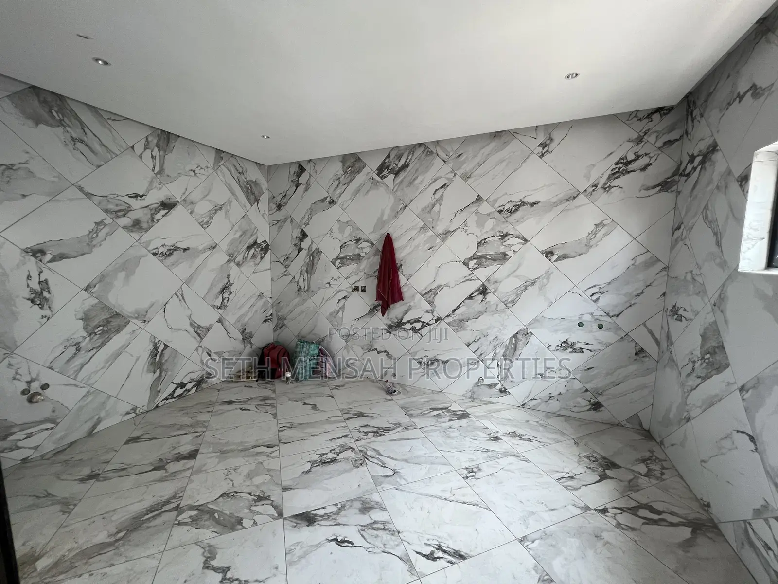 5bdrm House in 4 Bedroom House for for Sale