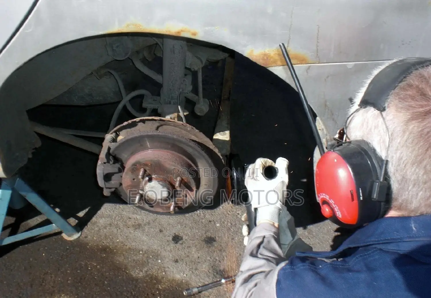 Shocks Absorbers, Lowerarms, Hubs Etc of All Kinds of Cars.