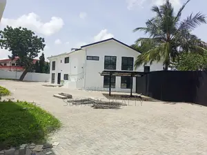 4bdrm Townhouse / Terrace in Seekers Realty, Cantonments for rent