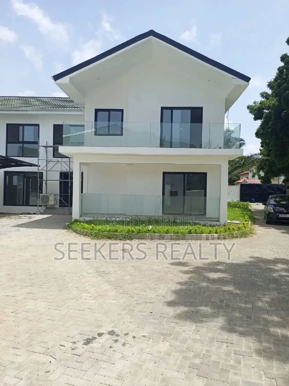 4bdrm Townhouse / Terrace in Seekers Realty, Cantonments for rent