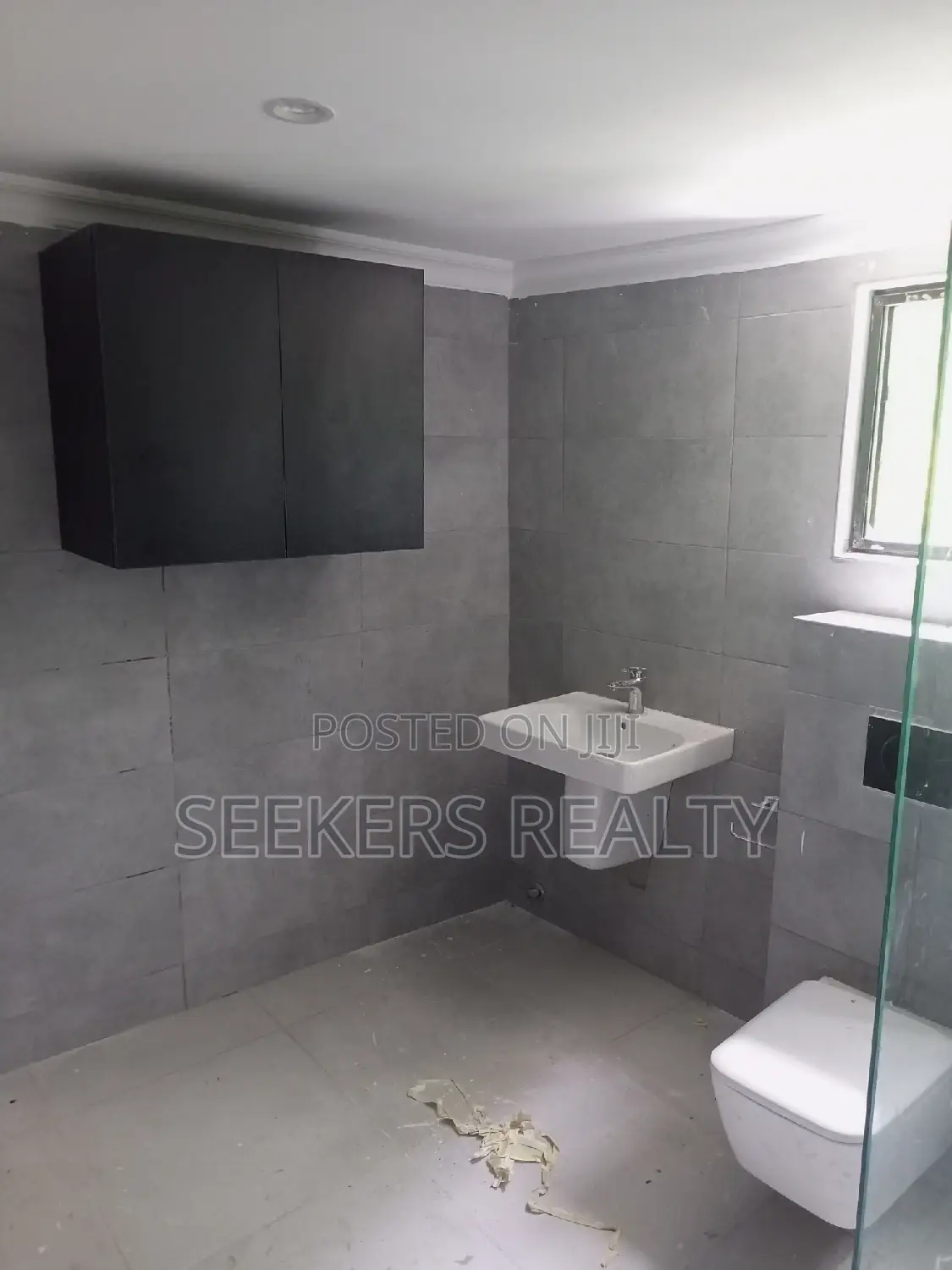 4bdrm Townhouse / Terrace in Seekers Realty, Cantonments for rent