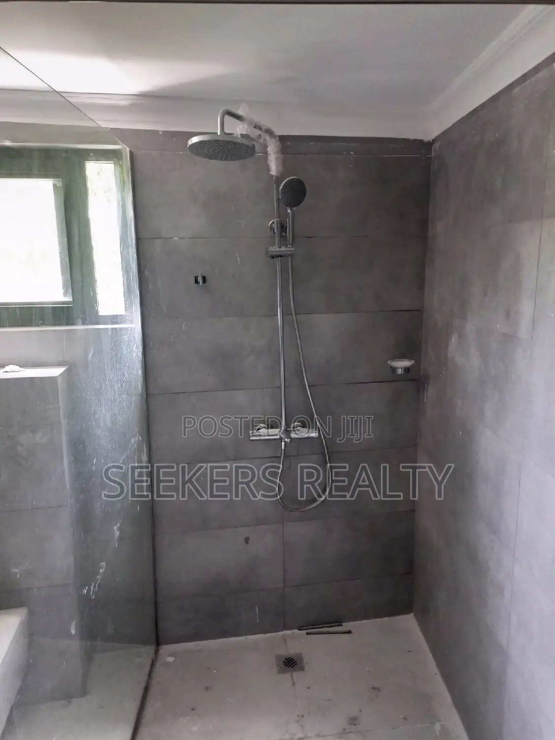 4bdrm Townhouse / Terrace in Seekers Realty, Cantonments for rent