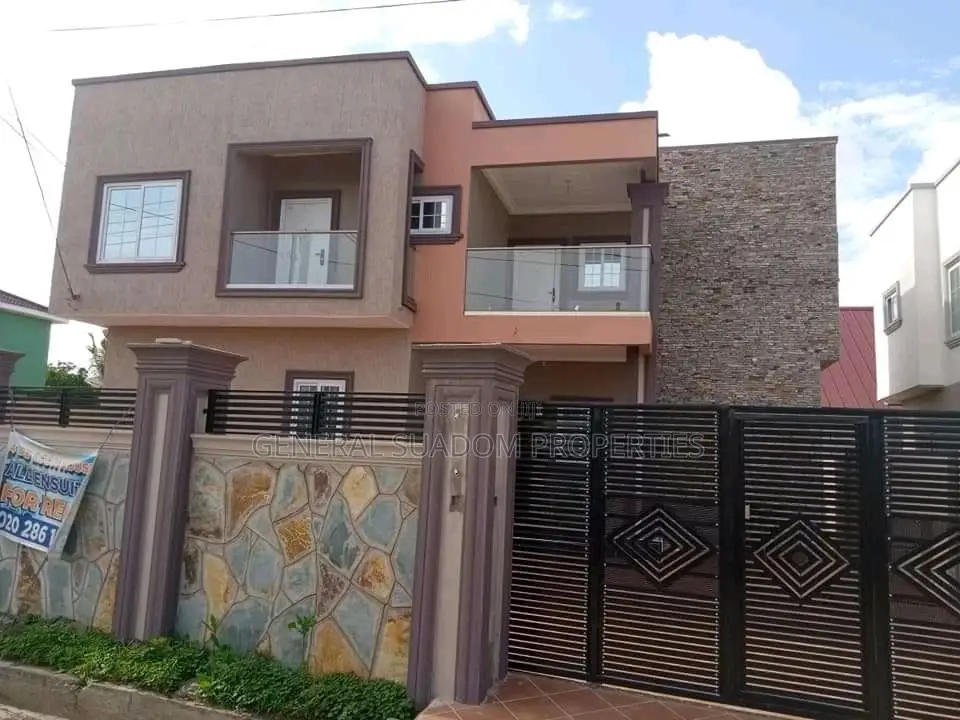 4bdrm House in Suadom Properties, Baatsona Total for Rent
