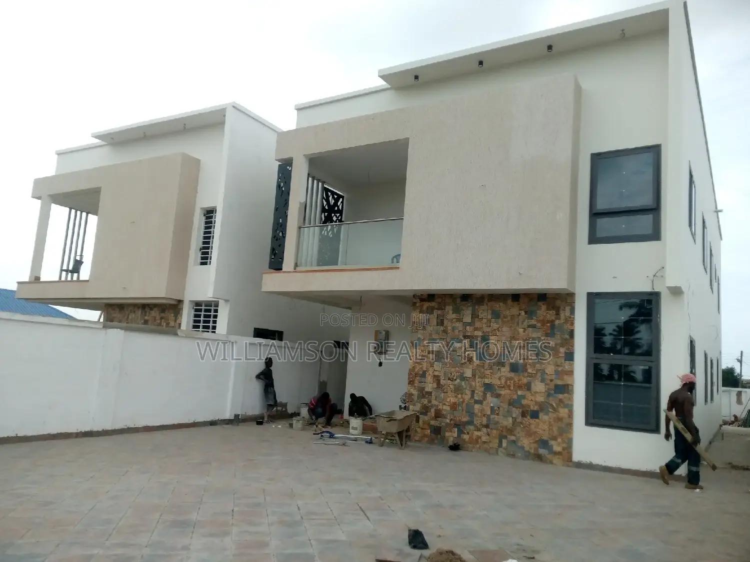 4bdrm Mansion in Community 18, Spintex for sale