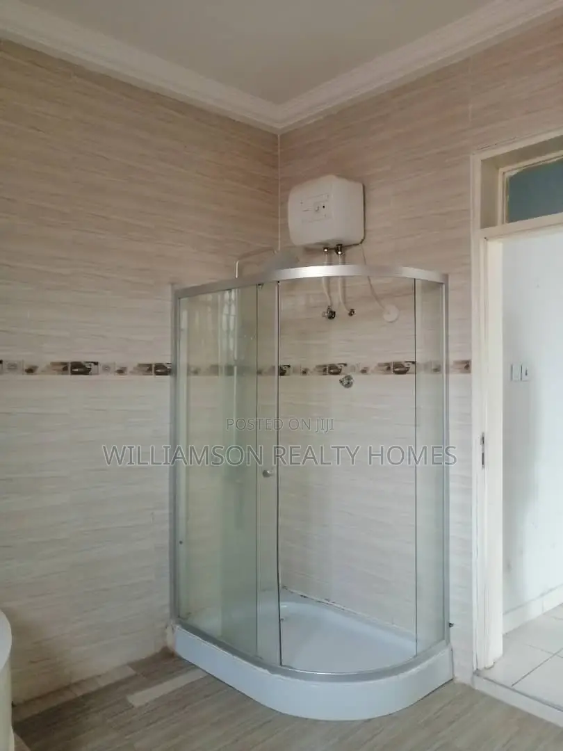 4bdrm Mansion in Community 18, Spintex for sale