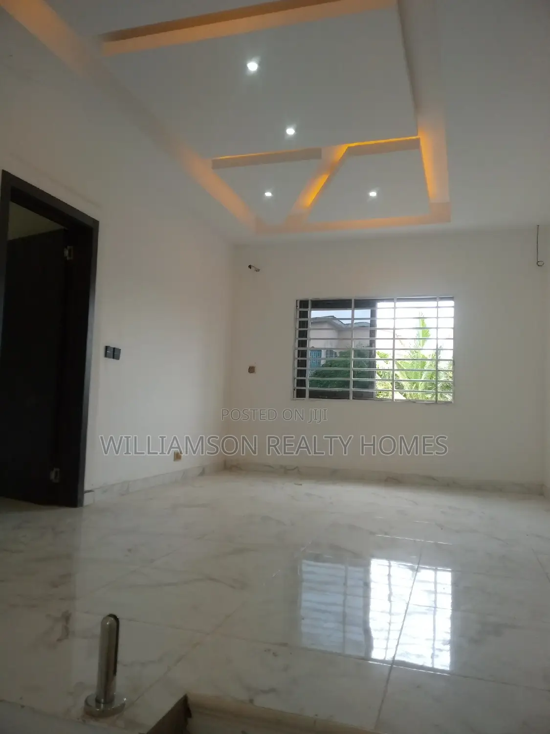 4bdrm Mansion in Community 18, Spintex for sale