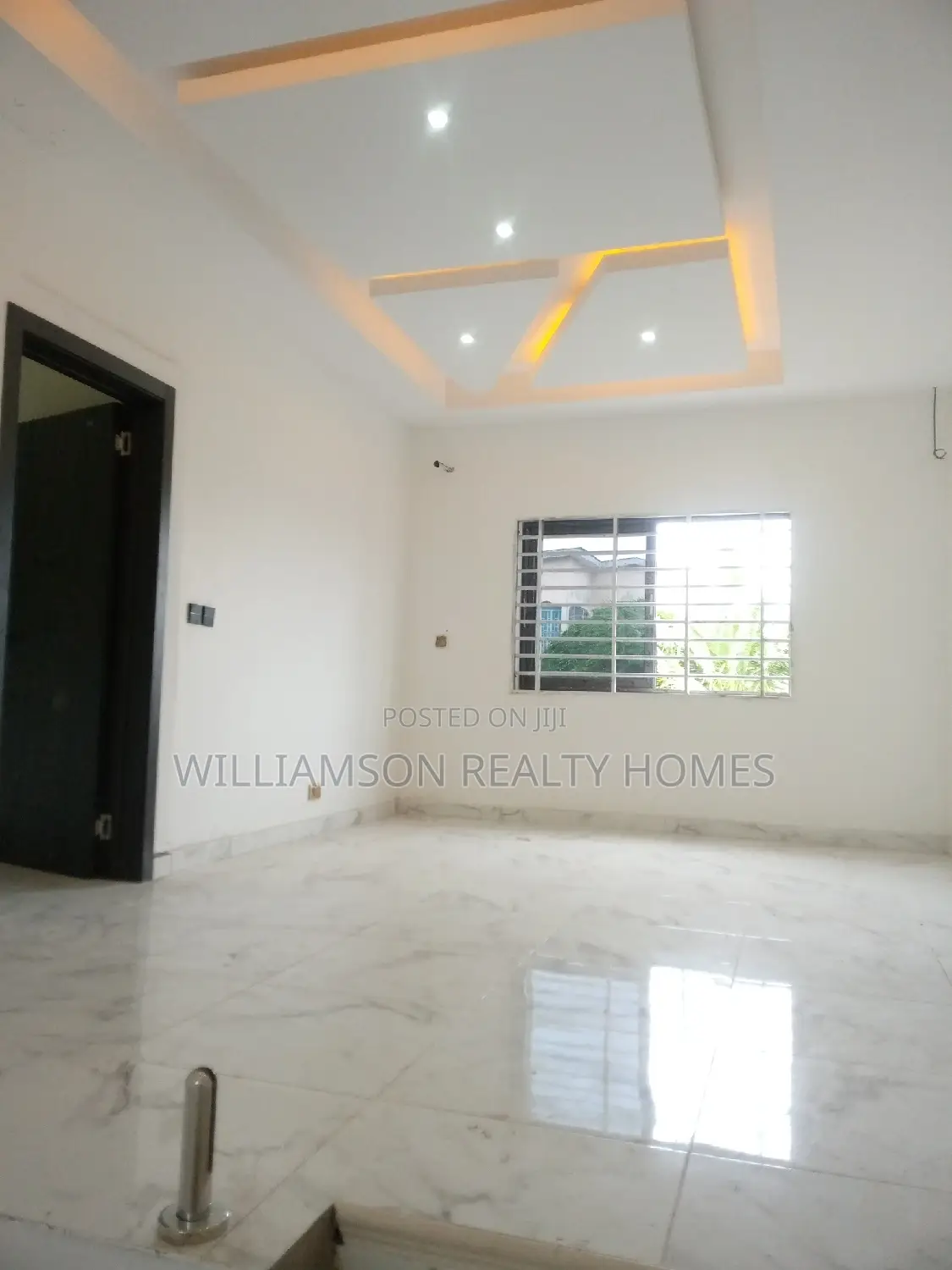 4bdrm Mansion in Community 18, Spintex for sale