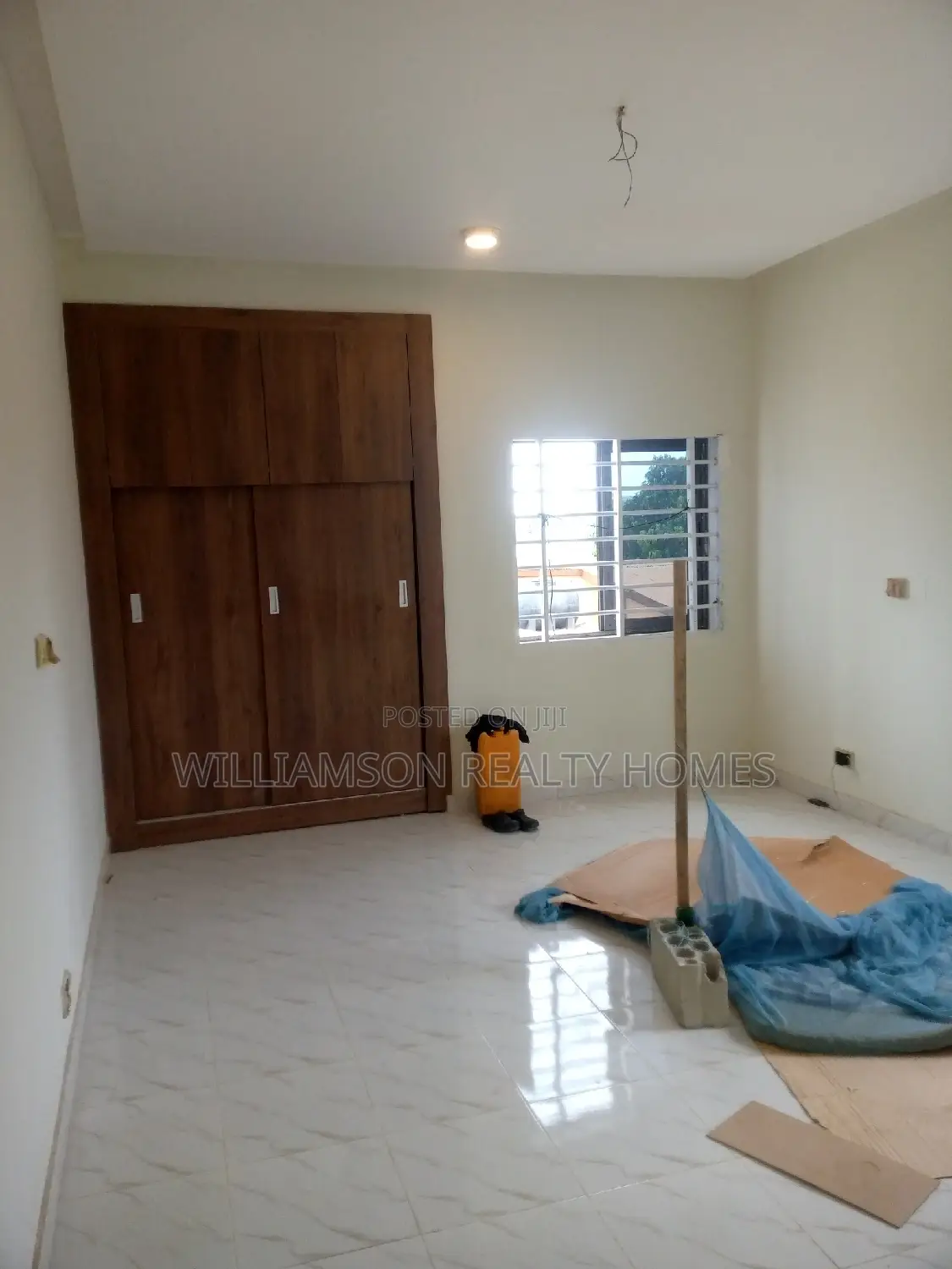 4bdrm Mansion in Community 18, Spintex for sale