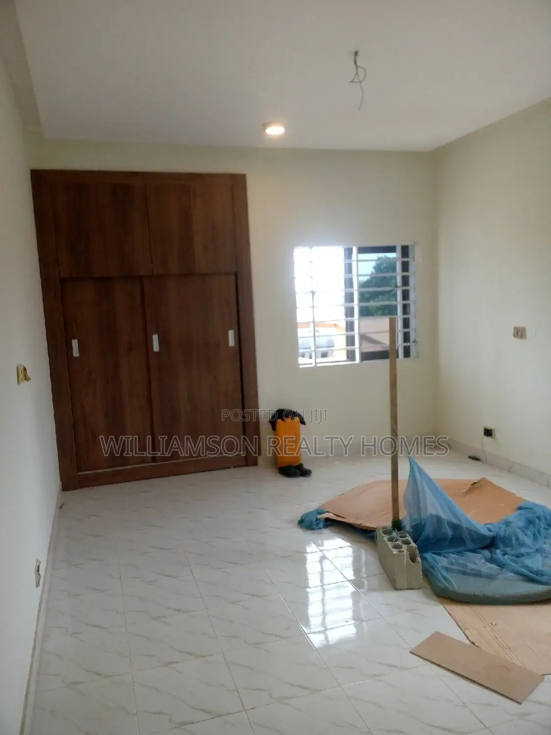 4bdrm Mansion in Community 18, Spintex for sale