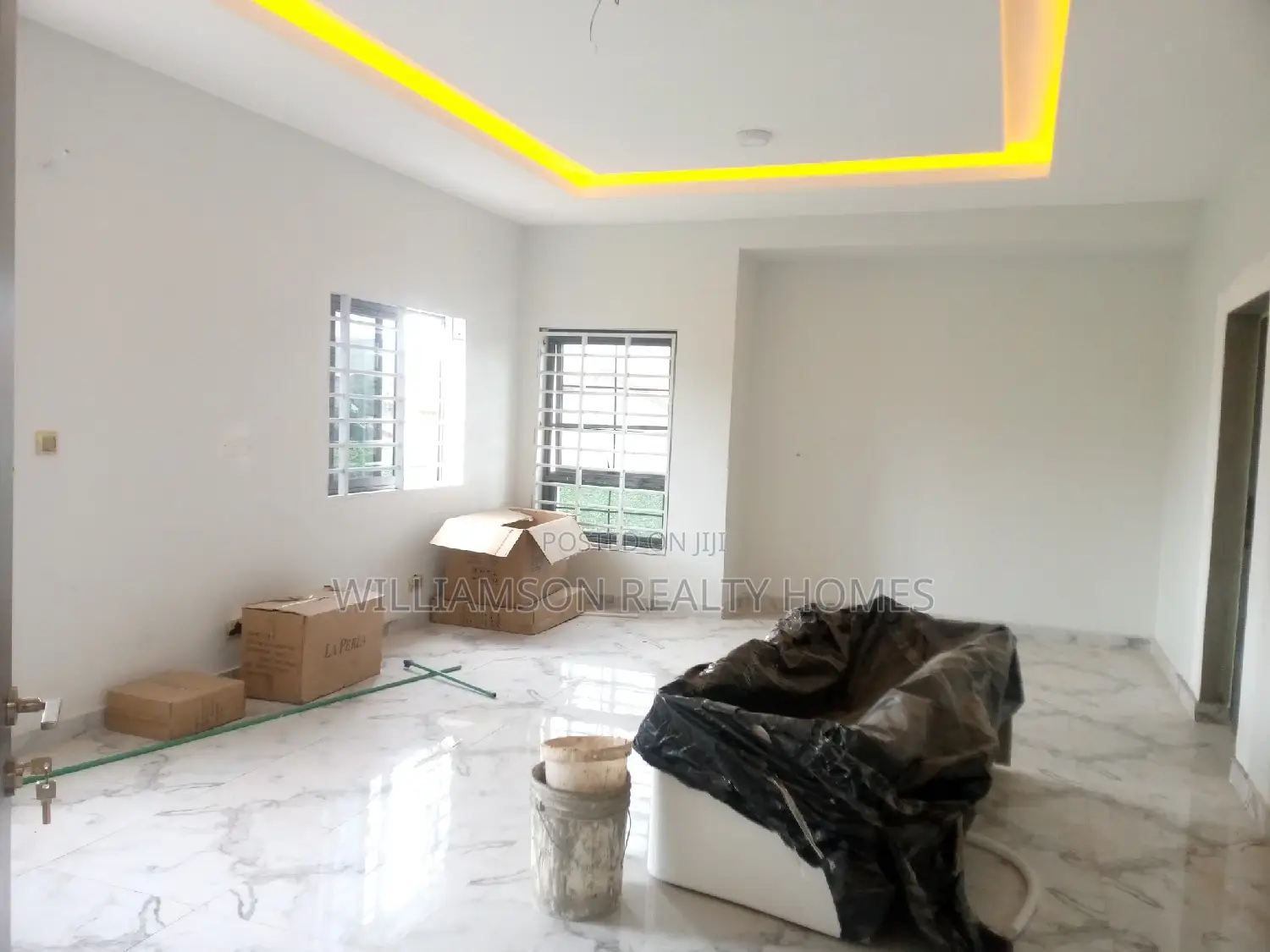 4bdrm Mansion in Community 18, Spintex for sale