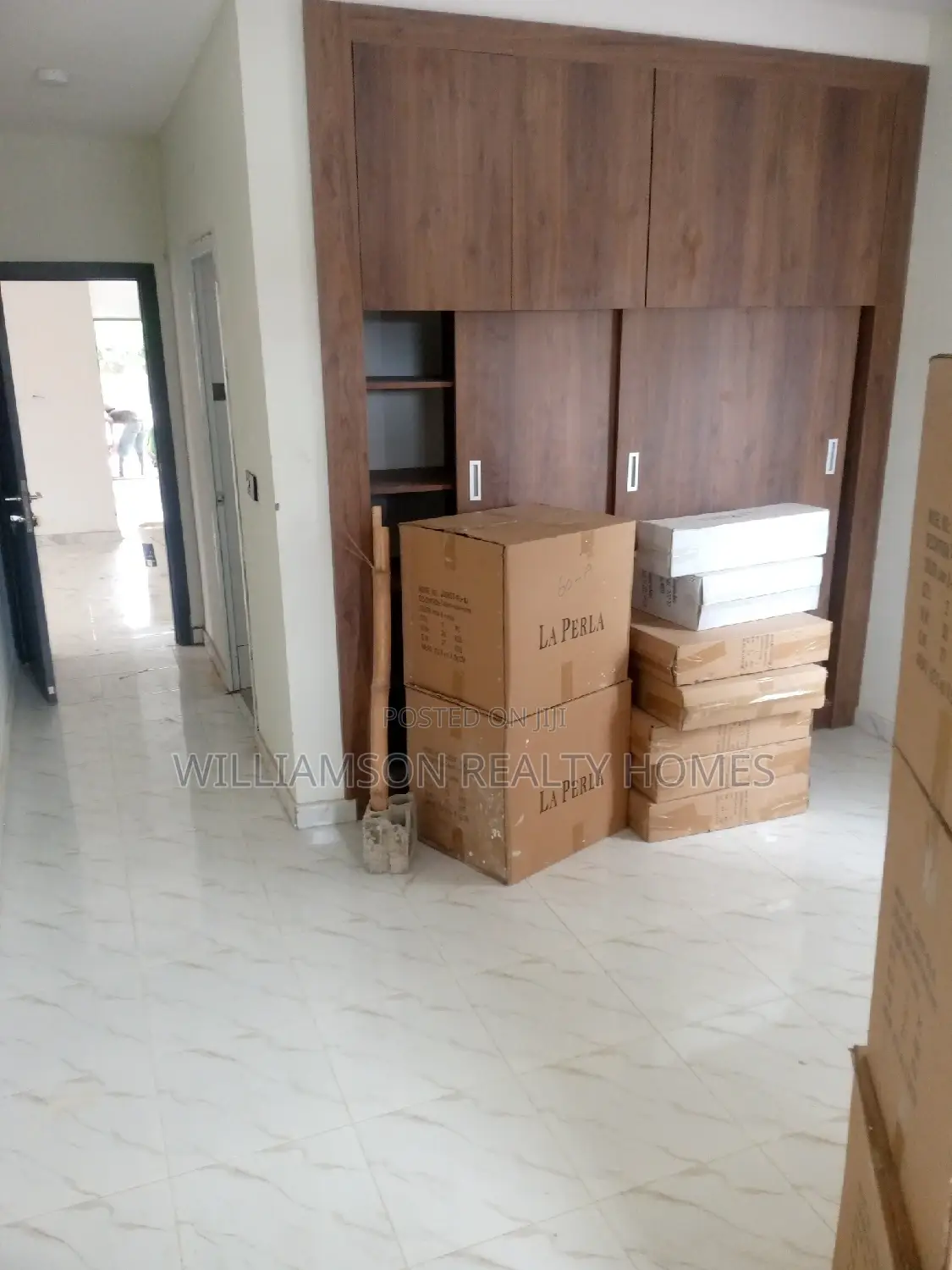 4bdrm Mansion in Community 18, Spintex for sale