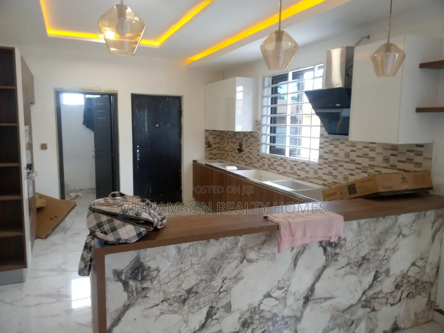 4bdrm Mansion in Community 18, Spintex for sale