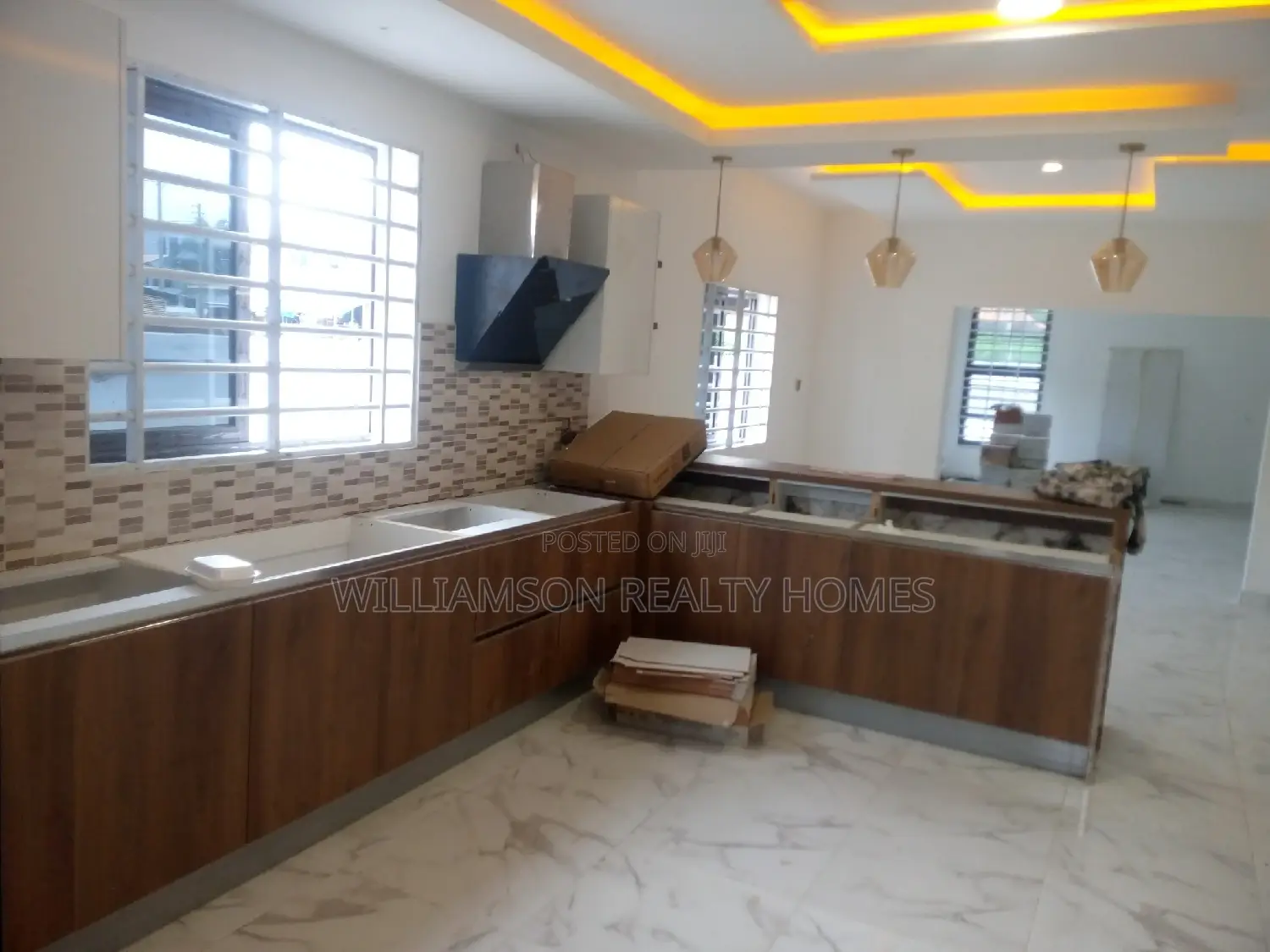 4bdrm Mansion in Community 18, Spintex for sale