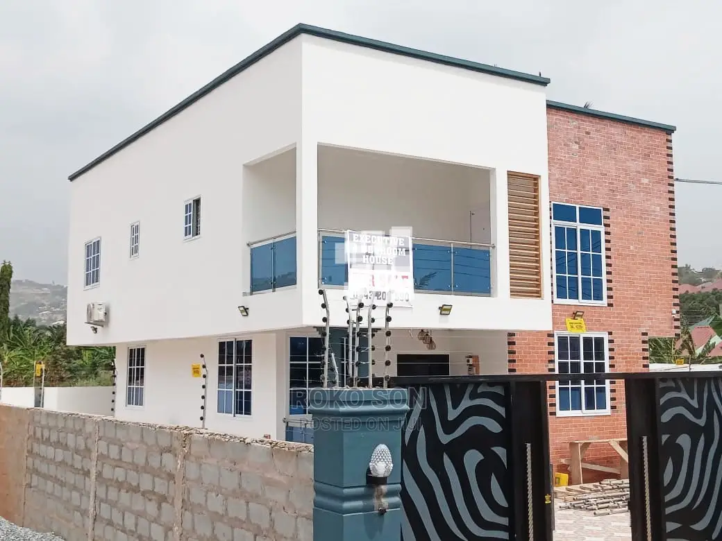 4bdrm Duplex in Dr Roko, CFC Estates for sale