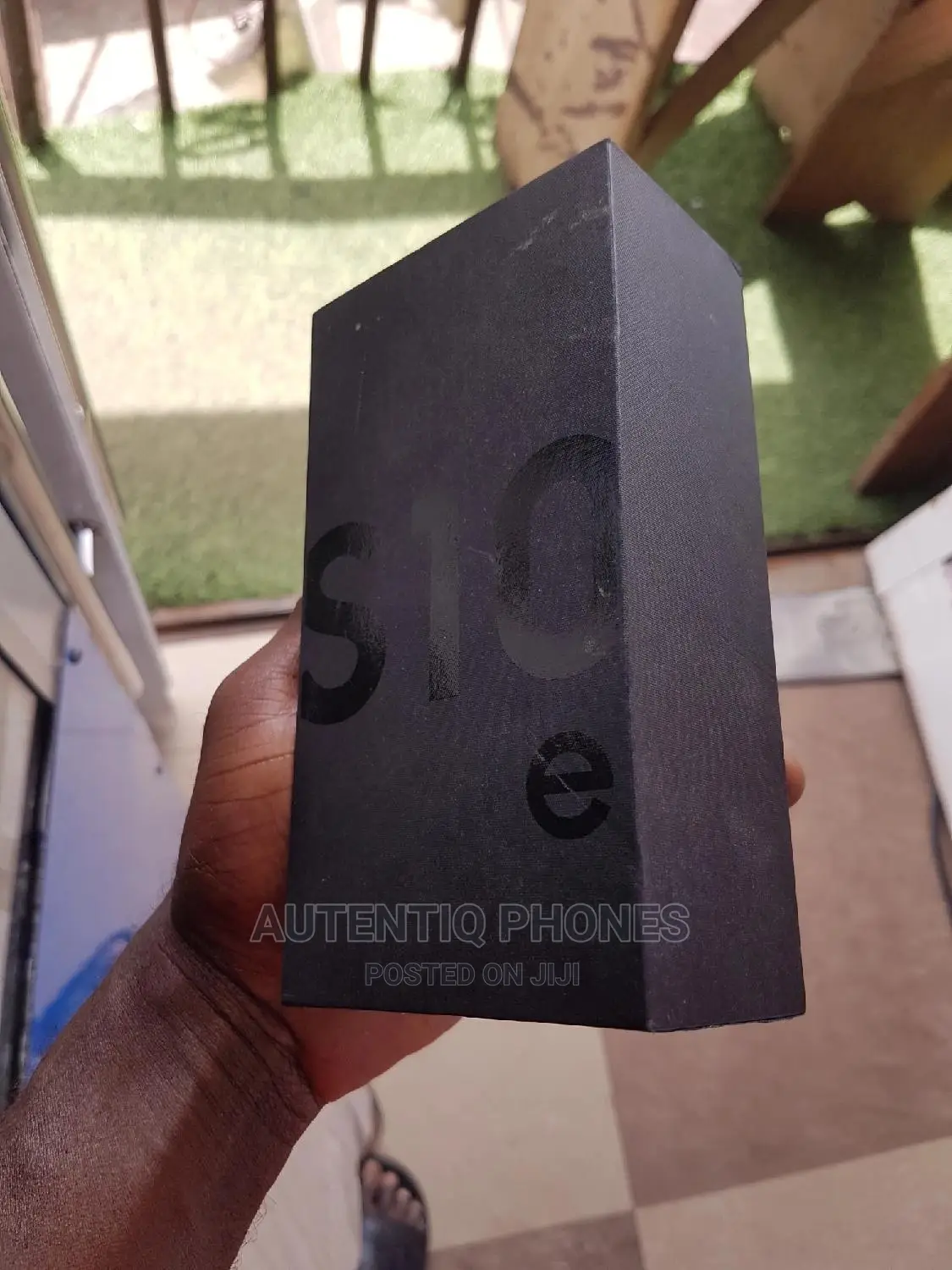 New Samsung Galaxy S10e 128 GB Black
